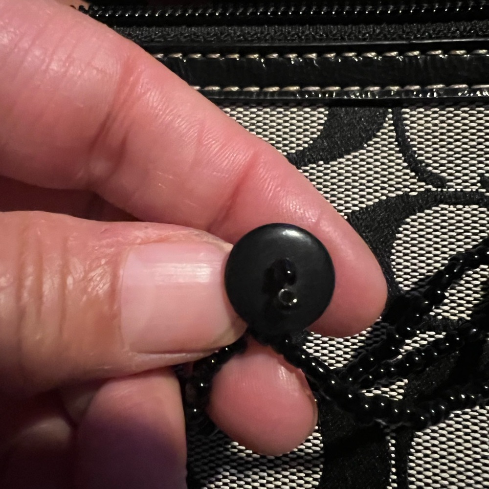 Beautiful Statement Shell Necklace - image 5